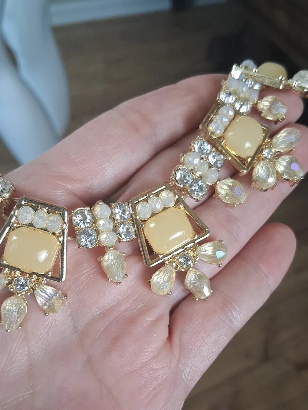 New Elegant Gold and Cream Statement Necklace - Women Jewelry - Picture 11 of 16